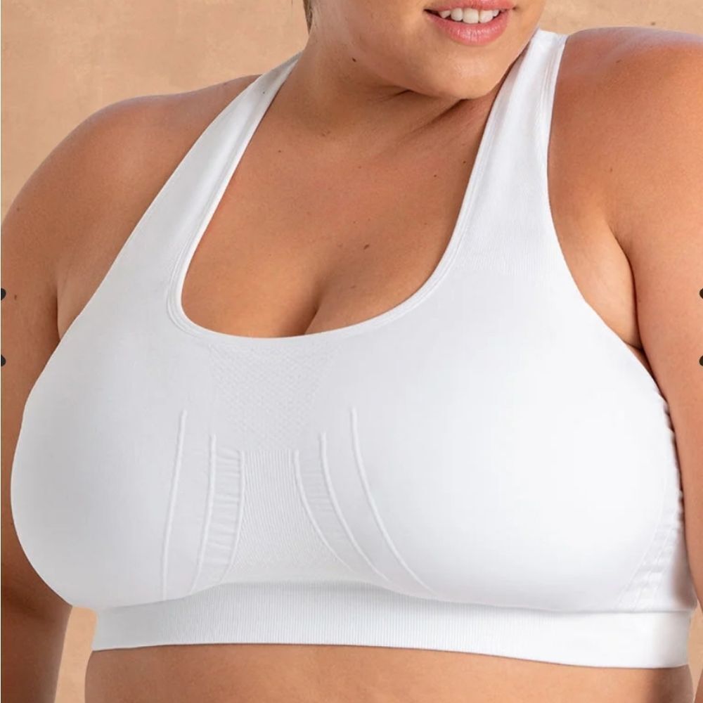 NWT Truekind Seamless Racerback Sports Bra White